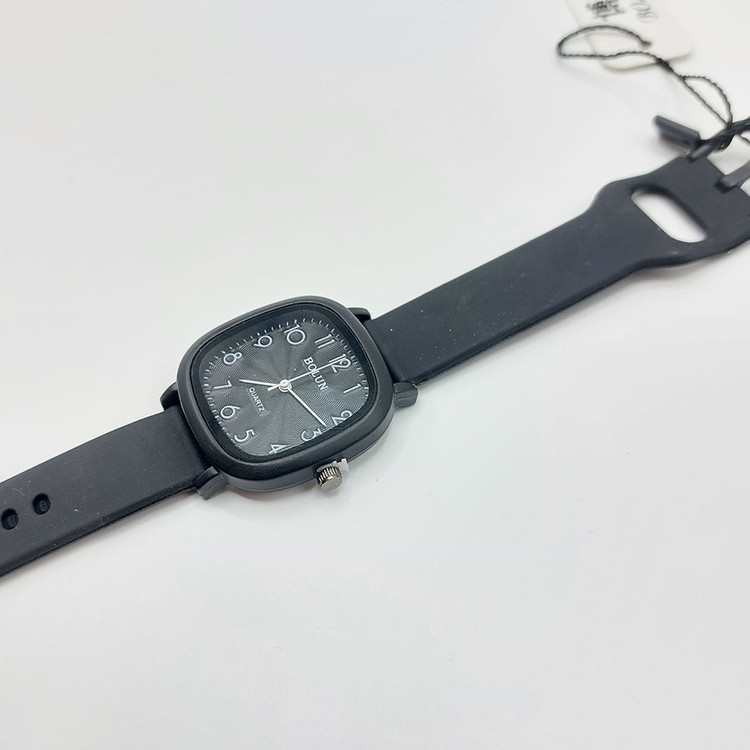 ساعت مچی عقربه ای زنانه مدل BOLUN کد 02