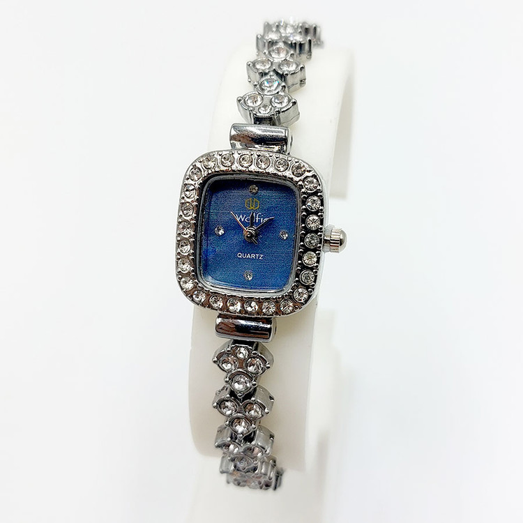 ساعت مچی عقربه ای زنانه مدل WOLFIE کد 04