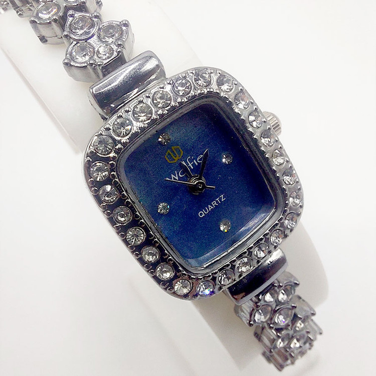 ساعت مچی عقربه ای زنانه مدل WOLFIE کد 04